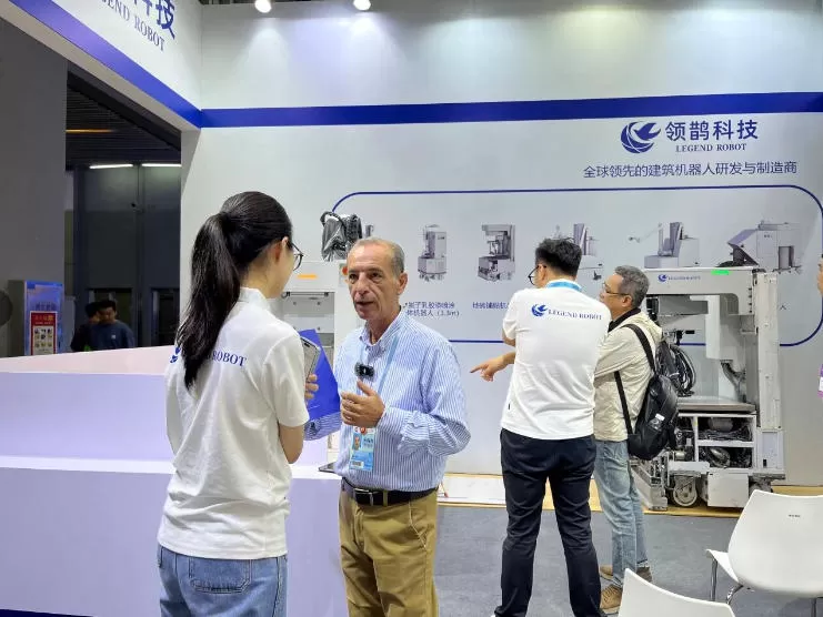 legend-robot-showcases-smart-construction-solutions-at-the-27th-china-guangzhou-international-building-decoration-expo3.jpg