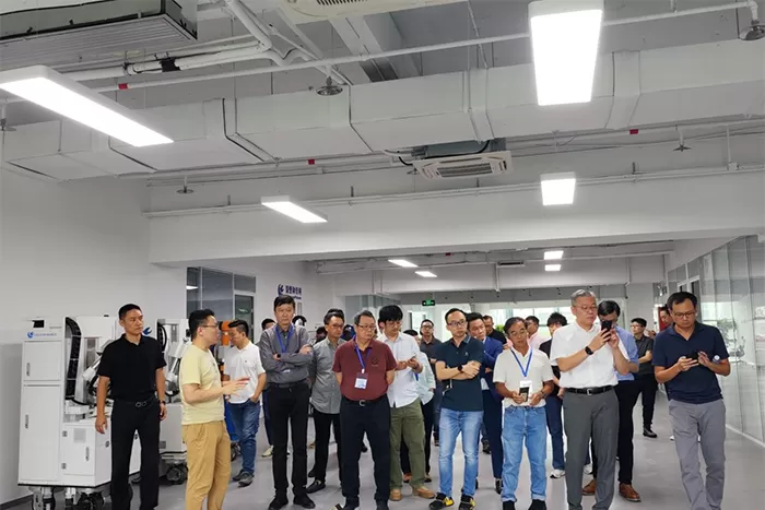 legend-robot-technology-is-showcased-in-the-lion-city-1.jpg legend-robot-technology-is-showcased-in-the-lion-city-1.jpg