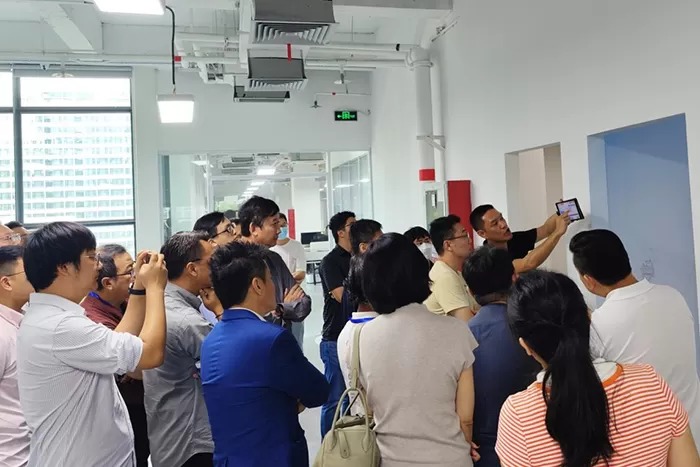 legend-robot-technology-is-showcased-in-the-lion-city-2.jpg legend-robot-technology-is-showcased-in-the-lion-city-2.jpg